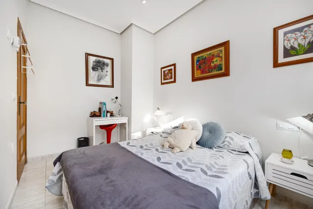 Elegante Propiedad Doble con Vistas al Campo y Acabados de Lujo — 17