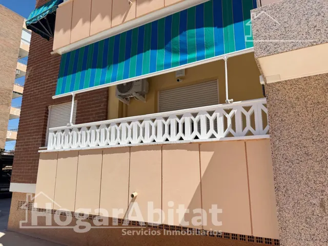 Disfruta del sol y la brisa del mar en este piso reformado con piscina, terraza y parking junto a la playa — 26