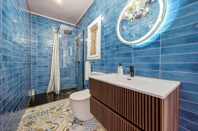 ESPECTACULAR VILLA CON PISCINA, 6 DORMITORIOS EN SUITE Y VISTAS AL MAR EN SA TORRE — 28