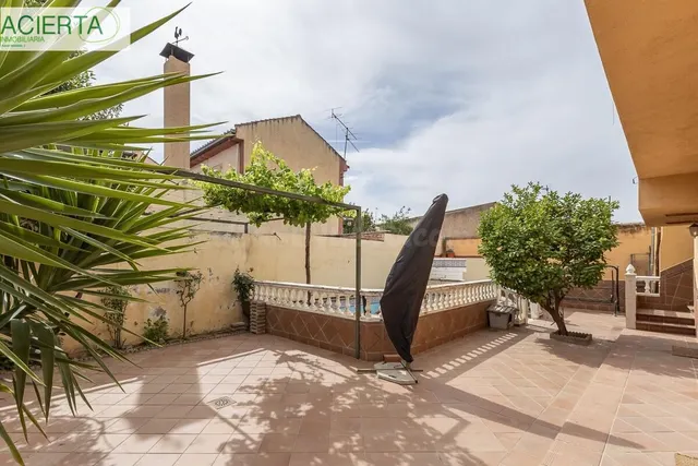 CHALET ADOSADO EN OGIJARES ( GRANADA) — 2