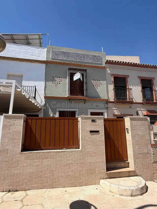 Acogedora Casa en Avenida de Pruna con Espacios Amplios y Confortables!! — 34