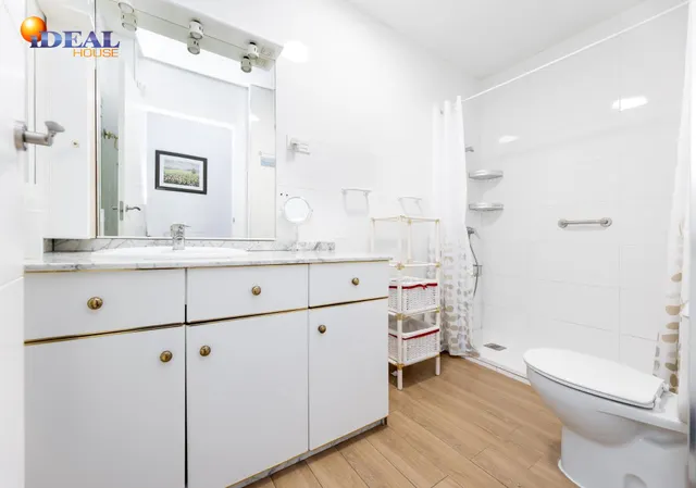 ¡Oportunidad única! Ático de 4 dormitorios y 2 baños con gran terraza frente al Colegio Agustinos (Arabial) — 23