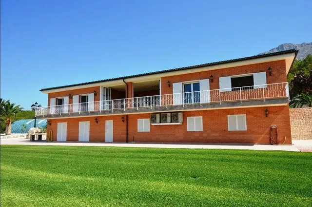 PRECIOSA VILLA DE LUJO ALTEA- 688 m2 constr. y 16.250m2 de p - foto 2