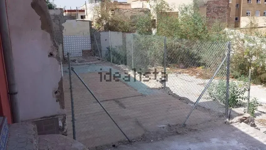 Solar urbano de 61 m2 en San Antón, Cartagena, vallado y listo para construir