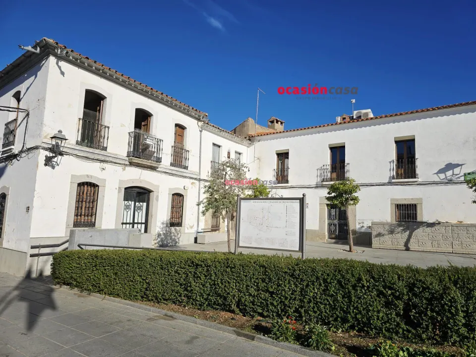 CASA JUNTO AL AYUNTAMIENTO EN VILLANUEVA DEL DUQUE