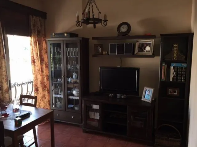 Edificio con 5 apartamentos, 2 locales  comercial y garaje  en Valle san Lorenzo. — 10
