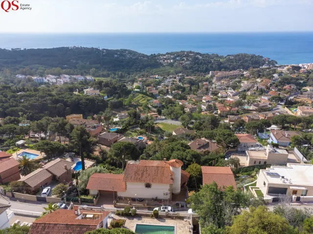 Casa con piscina, pista de tenis y vistas al mar en la urban - foto 3