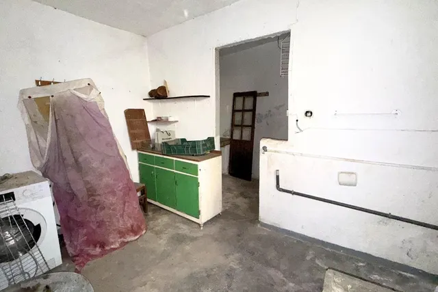 # **Casa de Pueblo Tradicional de 4 Dormitorios con Potencial para Ampliar la Terraza – ¡Solo 35.000 €!** — 10