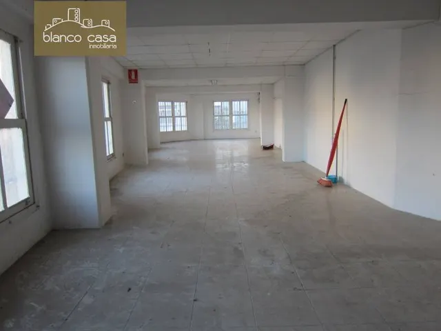 ¡Bajo en alquiler en la zona del San Martiño! — 9