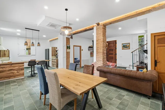 Finca rústica con vivienda reformada, piscina y cultivo ecólógico — 9