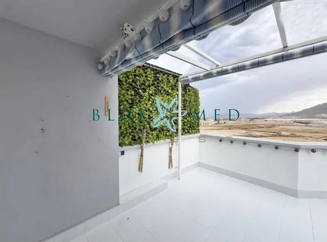Apartamento reformado con amplia terraza y piscina comunitaria en la cumbre — 5