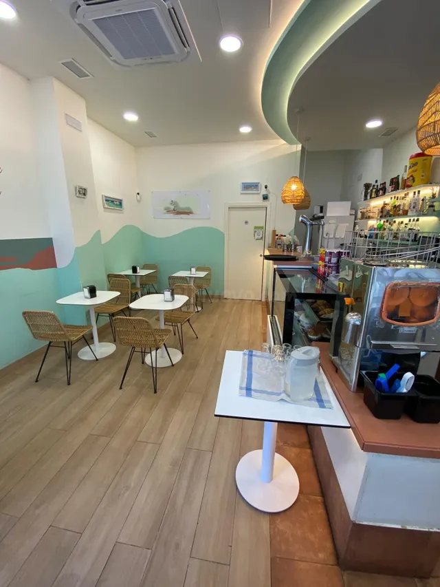 SE TRASPASA CAFETERÍA-HELADERÍA CON CLIENTA CONSOLIDADA EN N - foto 2