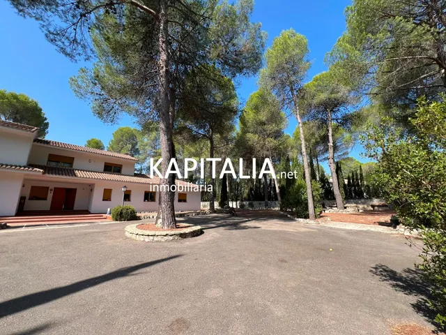 Fantástico chalet a la venta en Ontinyent , zona de Helios - foto 2