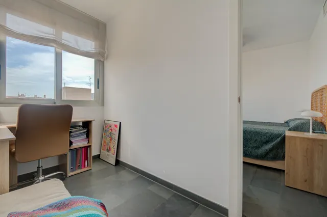 Ático con solárium de una habitación doble y un despacho en Avda. General Marvá — 26