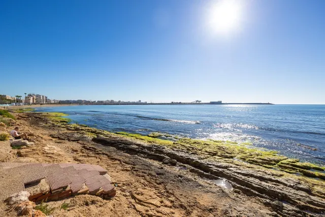 Ático en Primera Línea de Mar con Espectaculares Vistas — 31