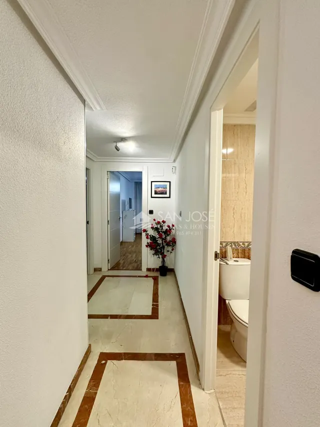 VENTA DE PISO EN TORREVIEJA, PRIMERA LÍNEA DE PLAYA Y VISTAS AL MAR — 13