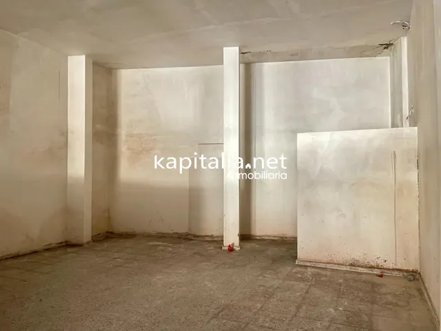 Local comercial en venta y alquiler, zona Avenida Almaig, Ontinyent. — 4