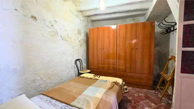 ¿Buscas espacio sin límites? 400 m2 de puro potencial en el corazón de Uleila. — 28