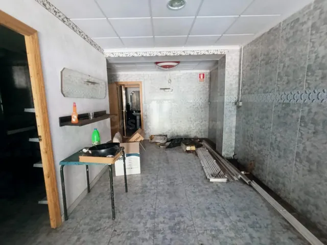 SE VENDE LOCAL COMERCIAL PLAZA APARADORAS - foto 3