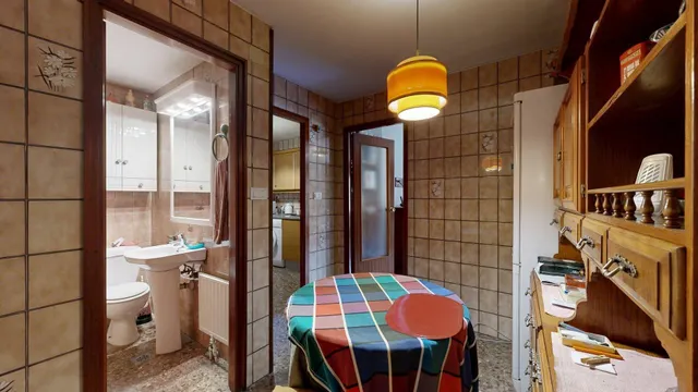 Amplia Vivienda en Avenida César Augusto con Garaje — 20