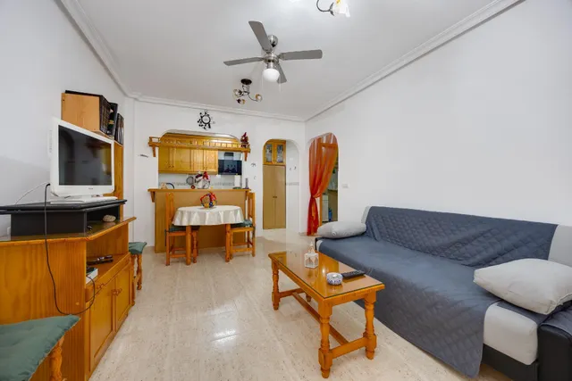 Bungalow de 2 dormitorios y piscina comunitaria en Orihuela Costa — 7