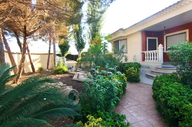 Alquiler larga estancia chalet con piscina — 14