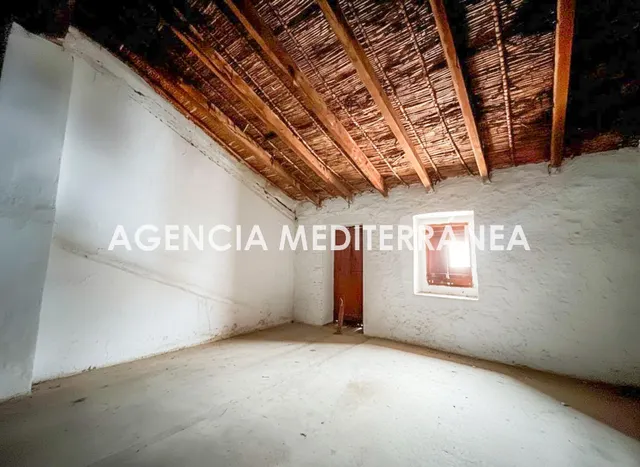 CASA DE DOS PLANTAS A LA VENTA EN ALCÀSSER — 18