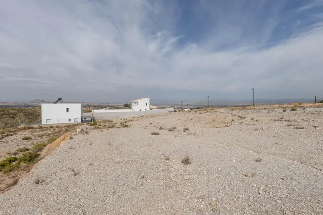 Terreno urbano de 750 m2 en Altos de La Zubia. Parcela 17, manzana M — 33