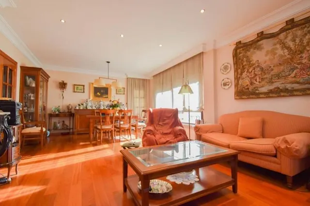 Chalet en venta en Maracena — 2