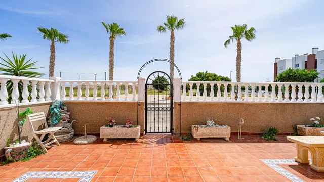 Chalet en venta en La Ciñuelica, Punta Prima – A poca distan - foto 3