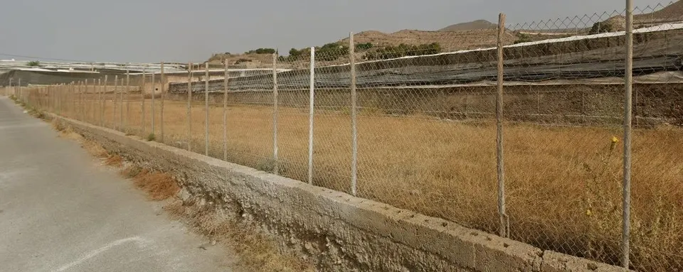 TERRENO A LA VENTA EN ADRA MUY BIEN SITUADO