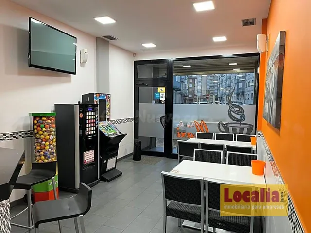 Bar Cafetería con cocina y terraza en Torrelavega - foto 4