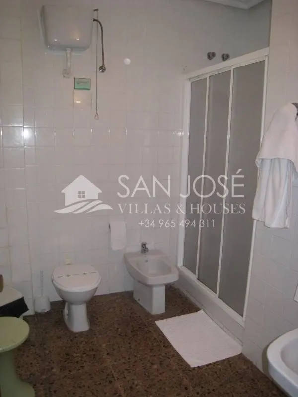 VENTA DE MOTEL EN ASPE DE 32 HABITACIONES, PRECIO NEGOCIABLE — 24