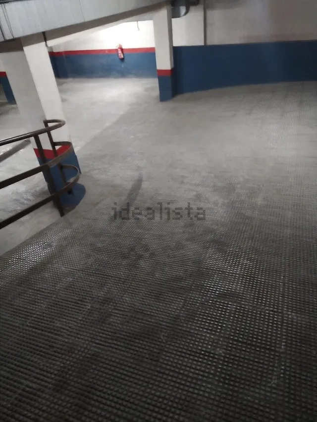 SE VENDE GARAJE / ZONA ALTOZANO — 9