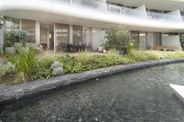 Apartamento de 2 dormitorios con vistas al mar en Estepona — 2
