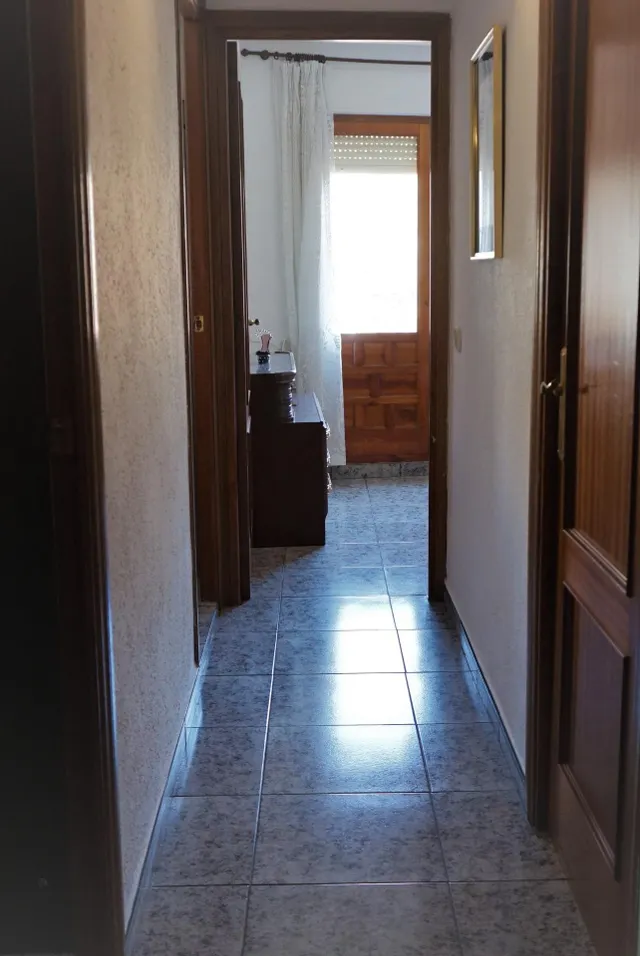 Piso en pleno centro de Requena, listo para entrar a vivir — 5