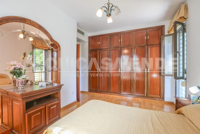 Exclusiva villa de lujo en Simón Verde: 1.150 m2 de parcela privada, gran piscina y bodega, a un paso de Sevilla. — 42