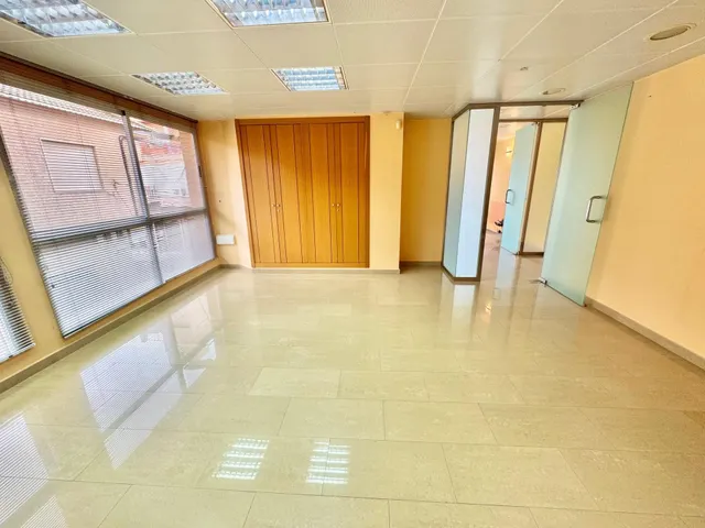 Maravillosa oficina en el centro de Beniel, semi-nueva, toda exterior, hace esquina. ¡visitela ya! — 7