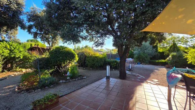 Chalet con piscina en Eurovillas — 8