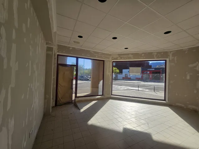 Venta local esquinero en la rapita — 7