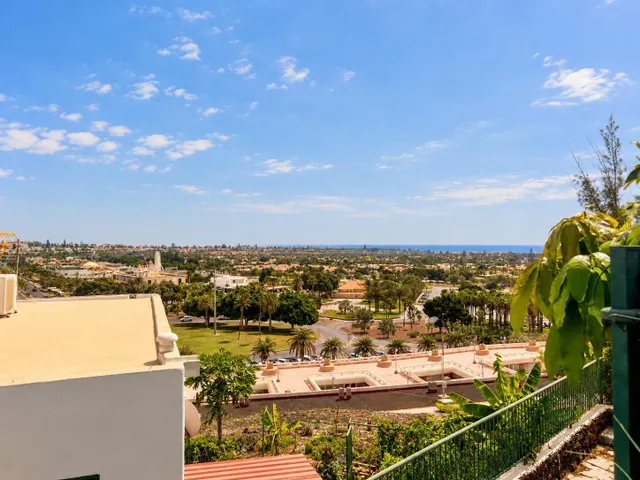 Bungalow con amplia zona exterior y vistas abiertas en Vista Dorada – Sonnenland — 10
