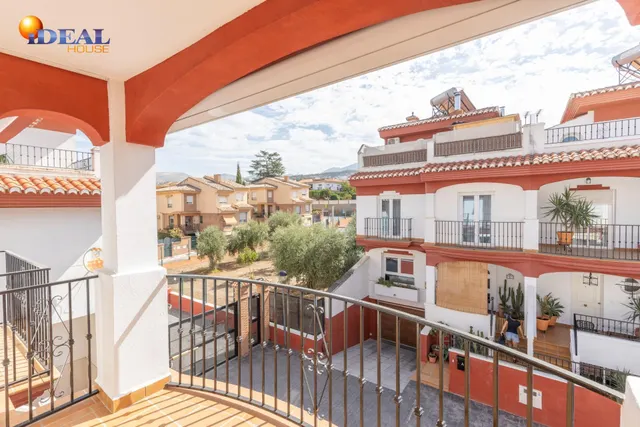Adosada con 4 dormitorios, amplias terrazas y vistas a Granada y sierra nevada — 28