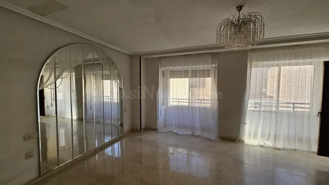 Se Vende Casa de Tres Plantas con garaje doble y trastero.