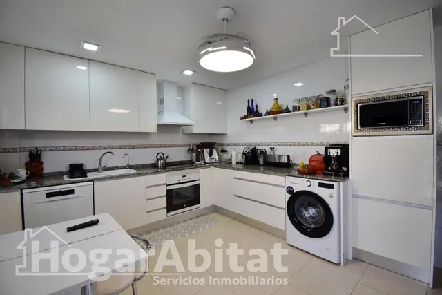 PRECIOSO ADOSADO EN URBANIZACIÓN CON PISCINA, GARAJE Y TERRAZA — 6