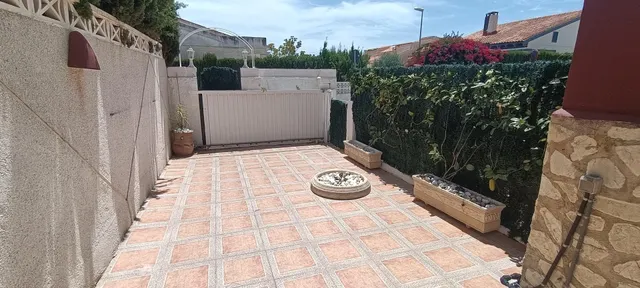 CASA DE 3 PLANTAS CON GARAJE Y PISCINA PRIVADA - foto 3