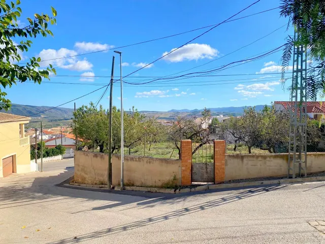 CASA CON TERRENO AMPLIO EN LA FONT DE LA FIGUERA — 34