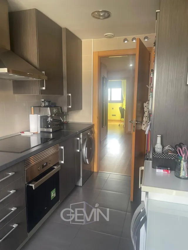 Piso de VPO, con Parking y trastero — 25