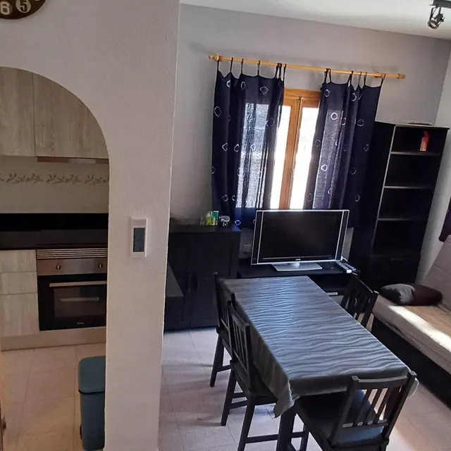 Amplia vivienda en urbanización con aparcamiento y piscina — 11