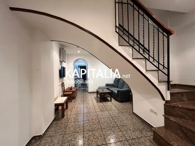 Estupenda casa a la venta en Ontinyent , zona San Antonio en Exclusiva . — 2