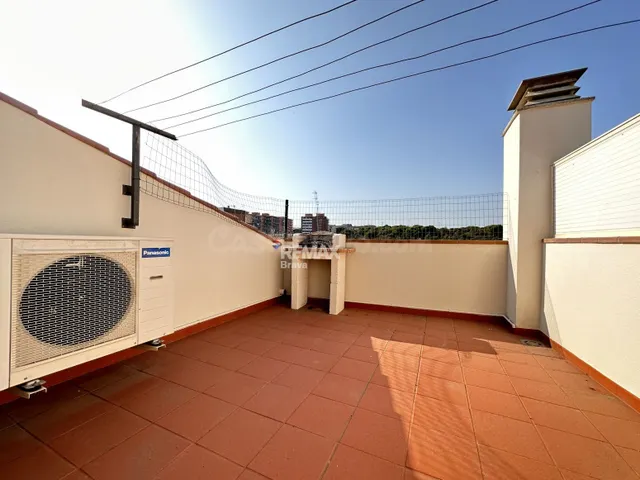Figueres | Exclusivo dúplex con terraza, parking y trastero  - foto 5